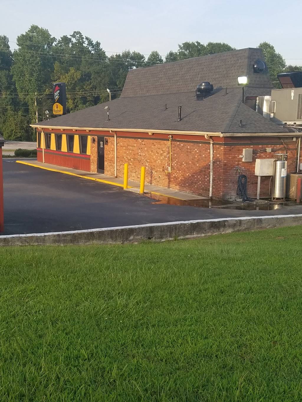 Pizza Hut | meal takeaway | 1301 Gum Branch Rd, Jacksonville, NC 28540, USA | 9104558700 OR +1 910-455-8700