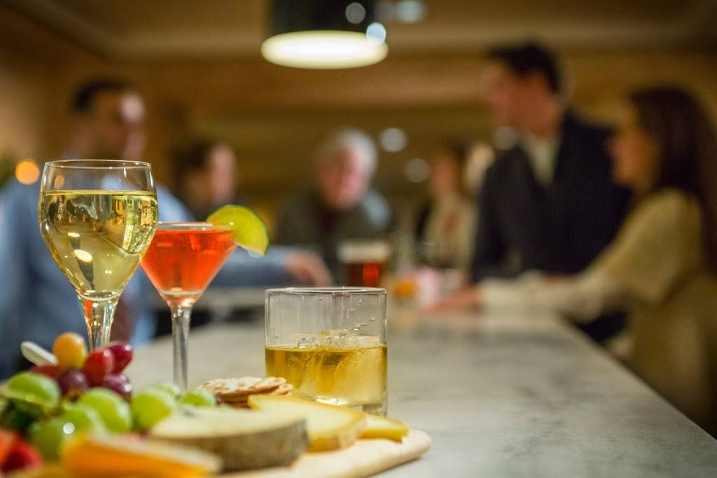 Red Rooster | restaurant | 14 The Green, Woodstock, VT 05091, USA | 8883382745 OR +1 888-338-2745