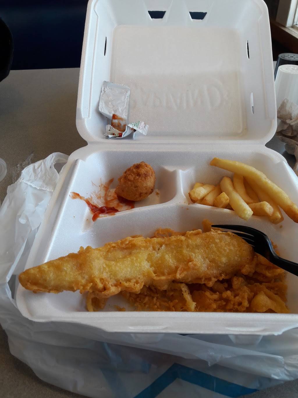 Captain Ds | restaurant | 2386 E South Blvd, Montgomery, AL 36116, USA | 3342885600 OR +1 334-288-5600