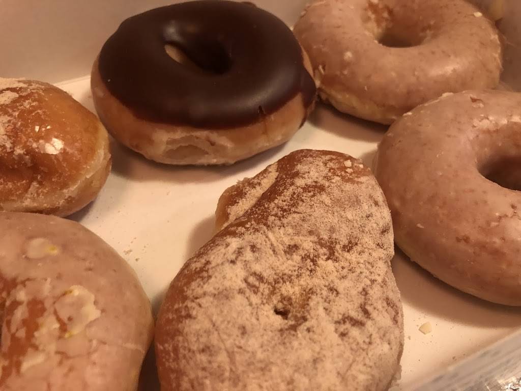 Krispy Kreme | bakery | 1491 Savannah Hwy, Charleston, SC 29407, USA | 8437634439 OR +1 843-763-4439