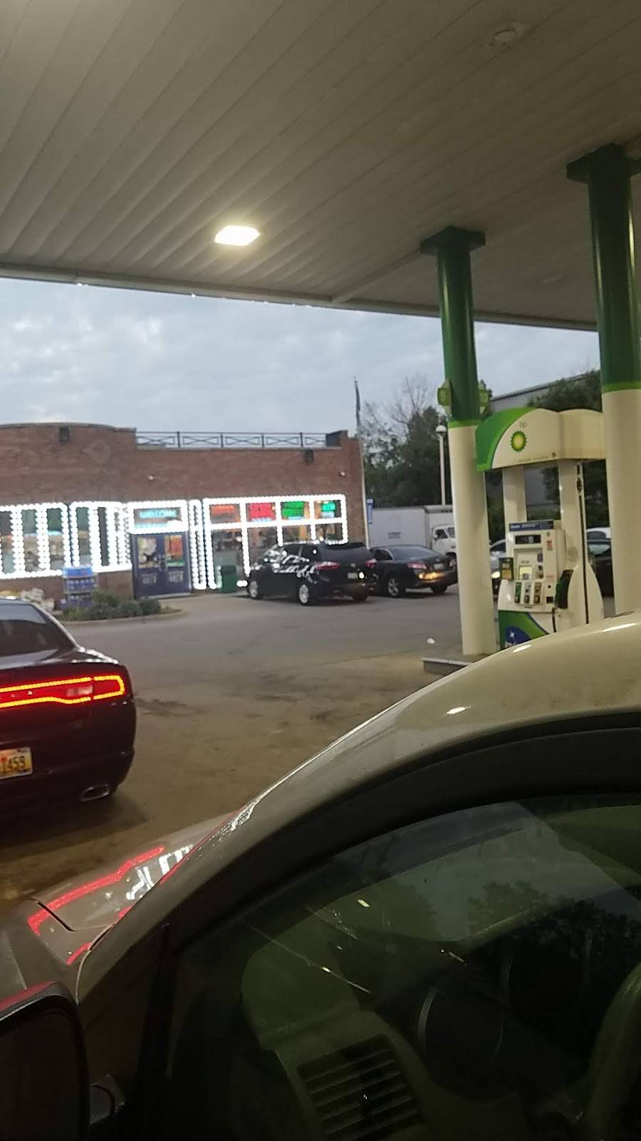 BP | restaurant | 10419 Ford Rd, Dearborn, MI 48126, USA | 3135845854 OR +1 313-584-5854