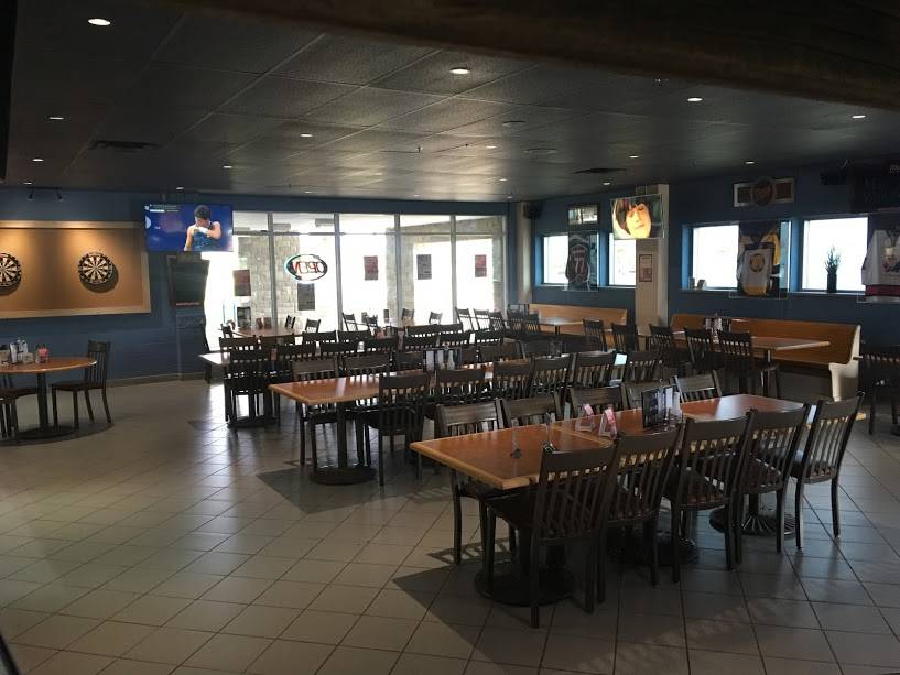 The Benchwarmer | restaurant | East, 2001 University Ave, Waterloo, ON N2K 4K4, Canada | 5198845363 OR +1 519-884-5363