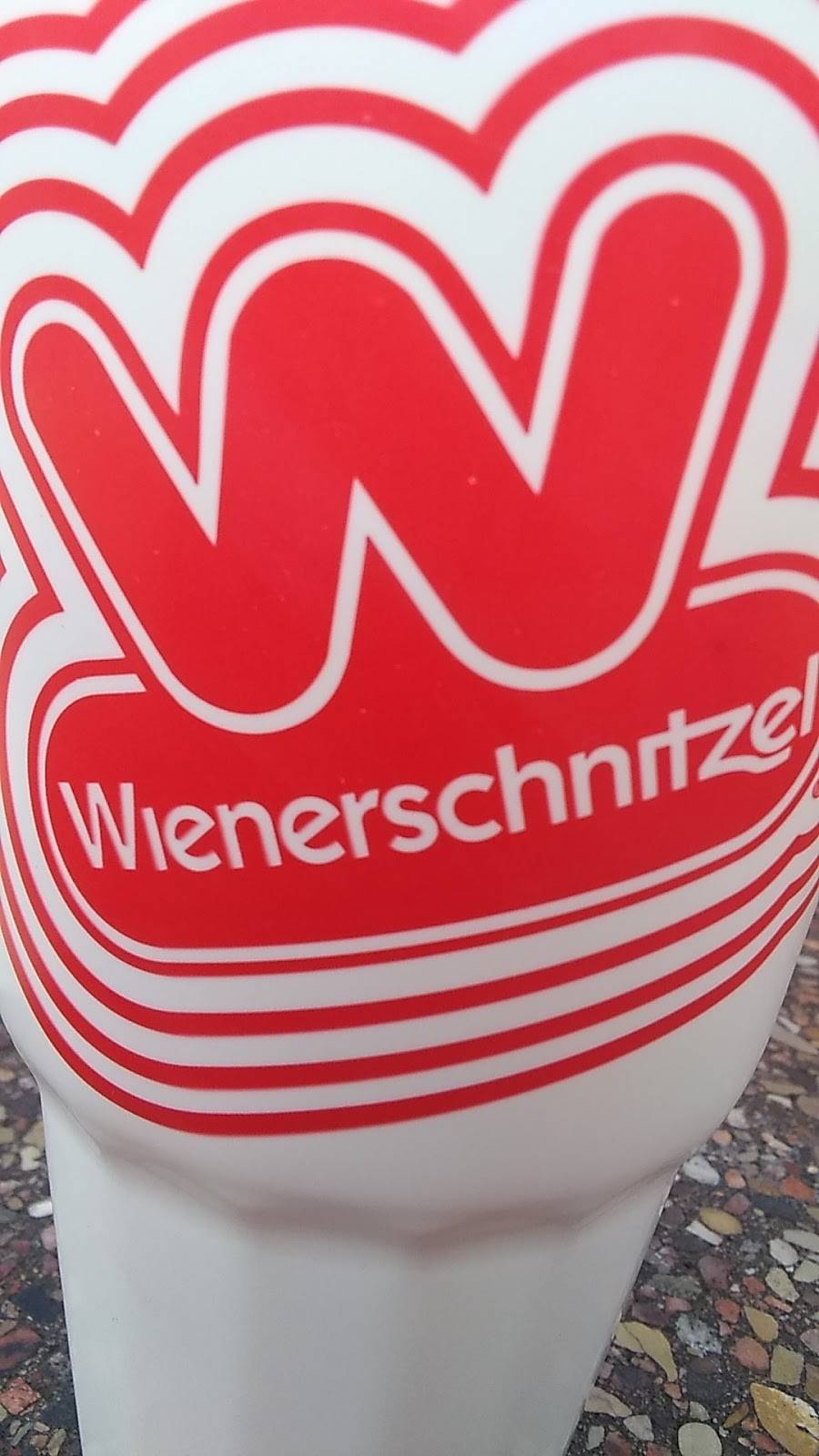 Wienerschnitzel | restaurant | 702 N 4th St, San Jose, CA 95112, USA | 4089989837 OR +1 408-998-9837