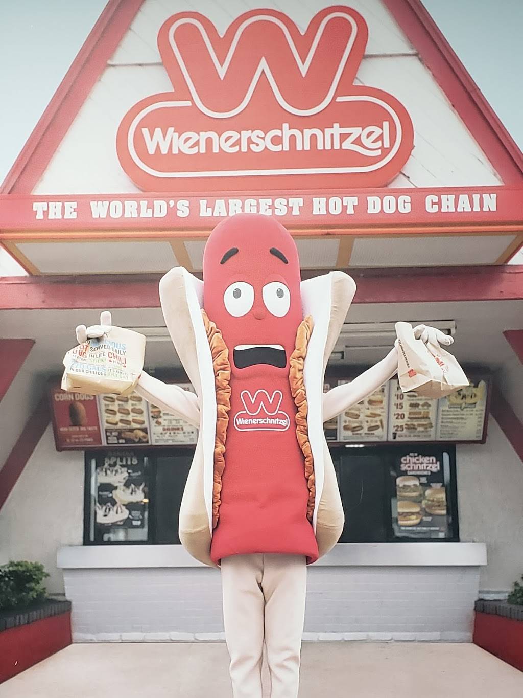 Wienerschnitzel | restaurant | 1200 N Yarbrough Dr, El Paso, TX 79925, USA | 9155926290 OR +1 915-592-6290