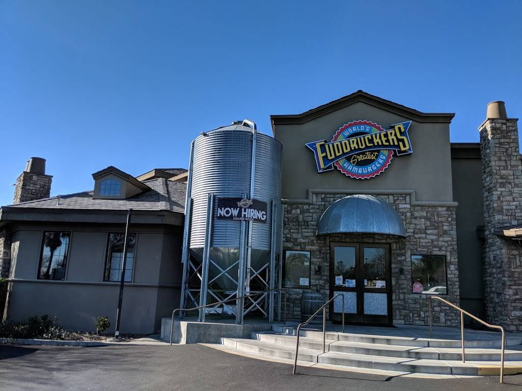 Fuddruckers | restaurant | 1740 Travis Blvd, Fairfield, CA 94533, USA | 7074292337 OR +1 707-429-2337