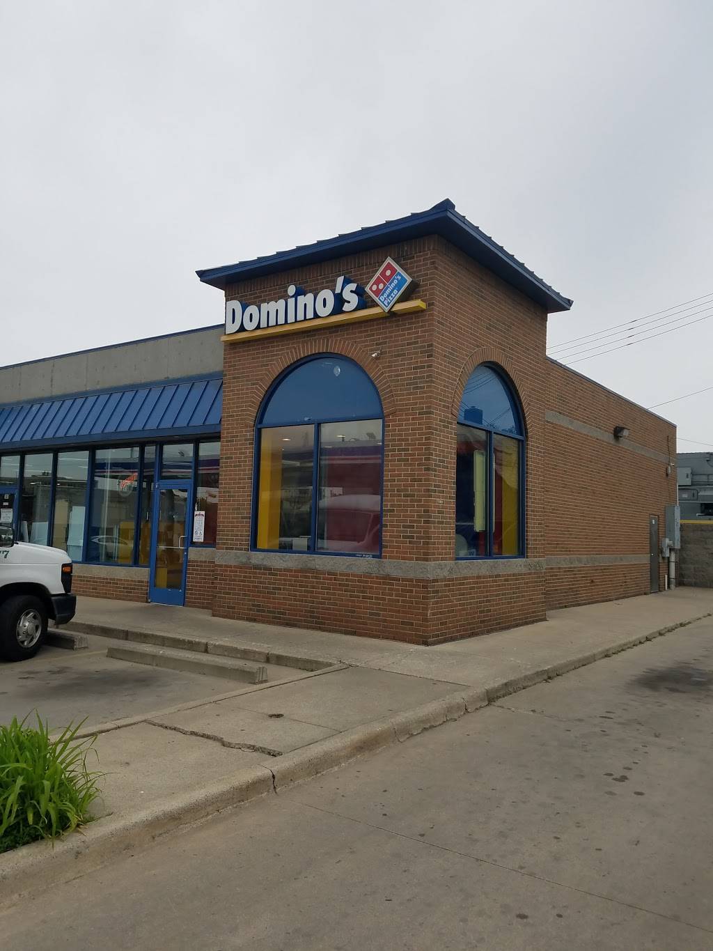Dominos Pizza | meal delivery | 5564 Woodward Ave, Detroit, MI 48202, USA | 3138312100 OR +1 313-831-2100