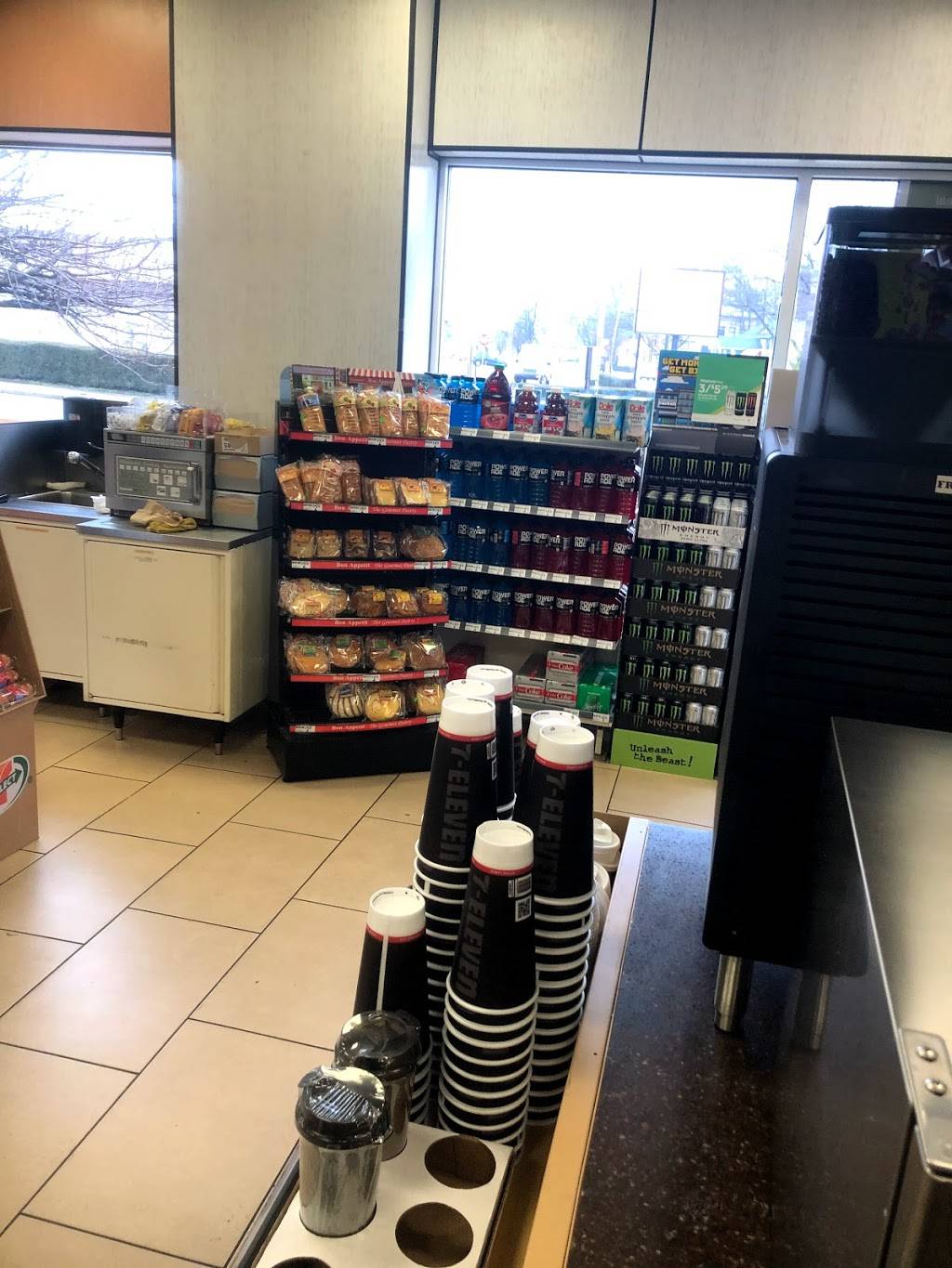 7-Eleven | bakery | 69 Forest Ave, Glen Cove, NY 11542, USA | 5166764850 OR +1 516-676-4850