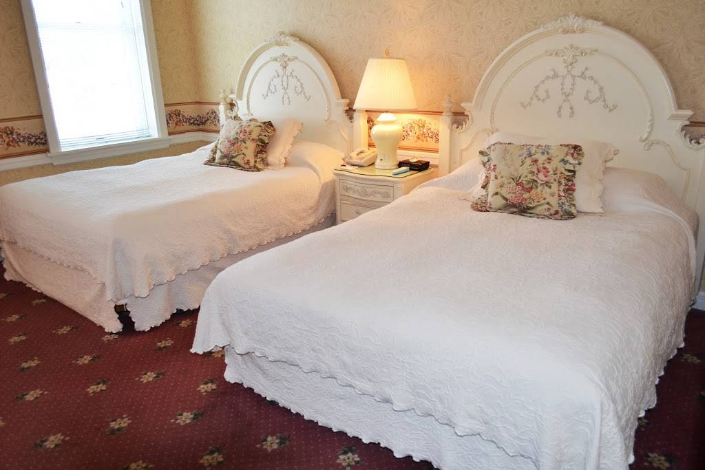 Staffords Perry Hotel | restaurant | 100 Lewis St, Petoskey, MI 49770, USA | 2313474000 OR +1 231-347-4000