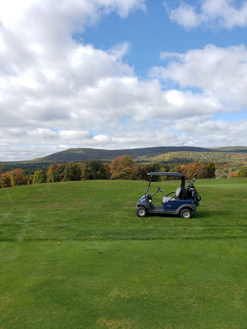 Ledges Golf Club | restaurant | 18 Mulligan Dr, South Hadley, MA 01075, USA | 4135322307 OR +1 413-532-2307