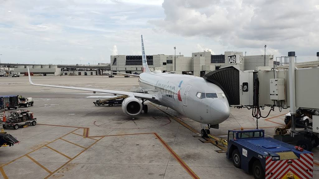 Islander Bar and Grill | restaurant | 2100 NW 42nd Ave, Miami, FL 33126, USA | 3058694660 OR +1 305-869-4660