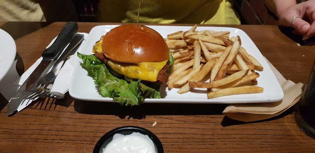 TGI Fridays | restaurant | 880 Kidder St, Wilkes-Barre, PA 18702, USA | 5708239923 OR +1 570-823-9923