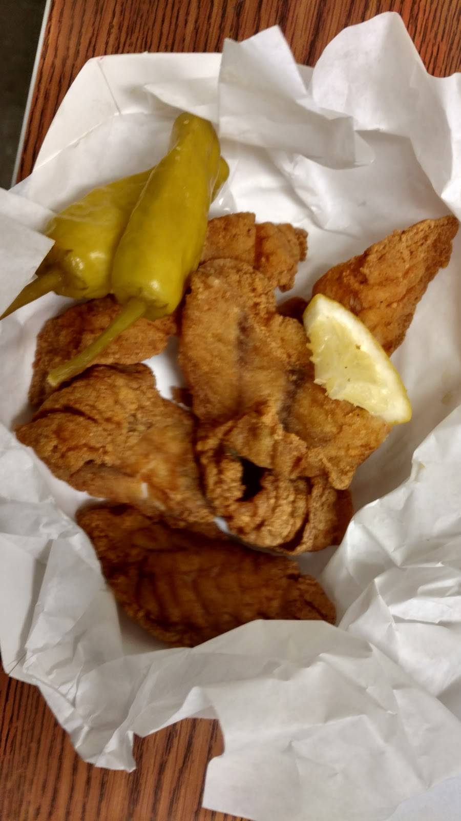 Family House of Fish & Poultry | restaurant | 25140 Mission Blvd, Hayward, CA 94544, USA | 5108864112 OR +1 510-886-4112