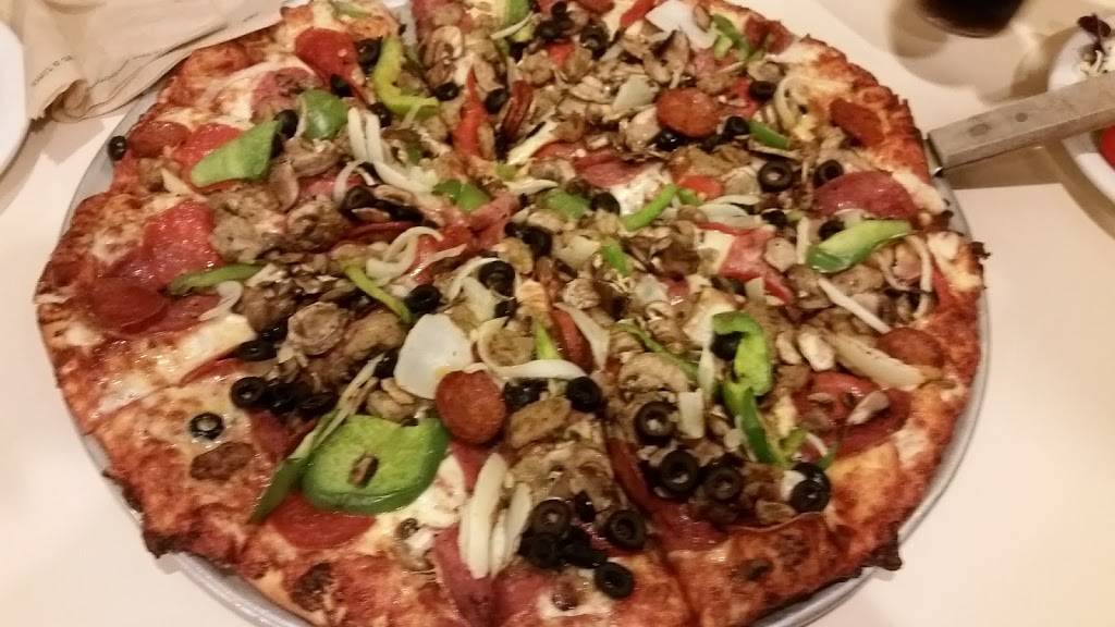 Round Table Pizza | meal delivery | 4098 East Ave, Livermore, CA 94550, USA | 9254432700 OR +1 925-443-2700