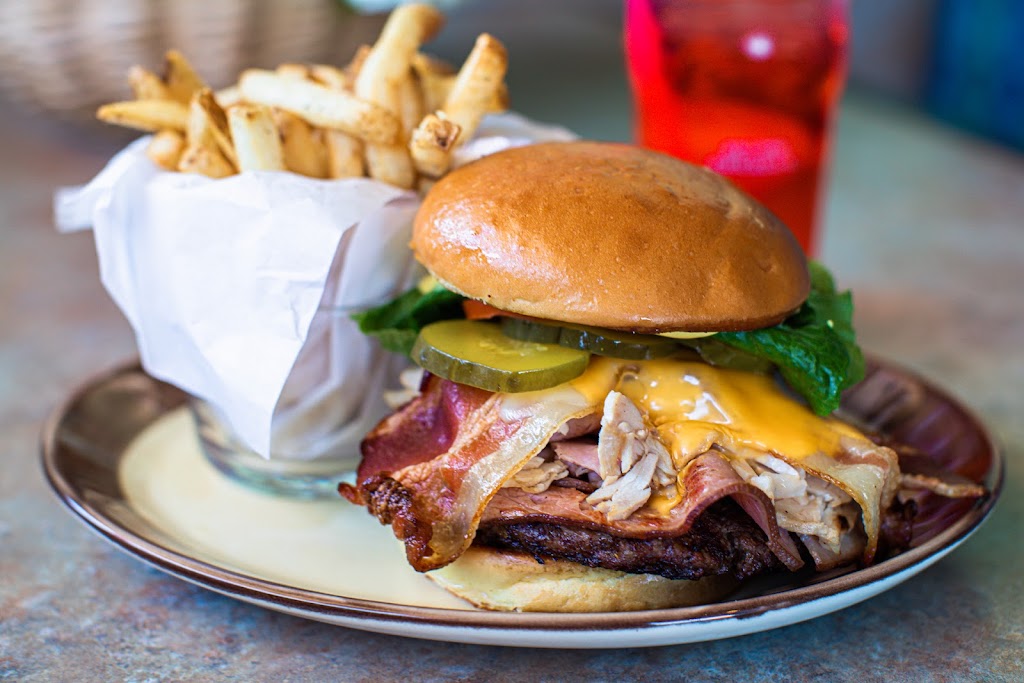 Luckys Restaurant & Bar | restaurant | 1401 Marvin Rd NE STE 310, Lacey, WA 98516, USA | 3609723300 OR +1 360-972-3300