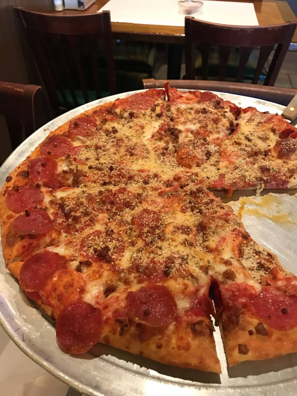 Foxs Pizza Den | restaurant | 1233 N Eastman Rd, Kingsport, TN 37664, USA | 4232300070 OR +1 423-230-0070