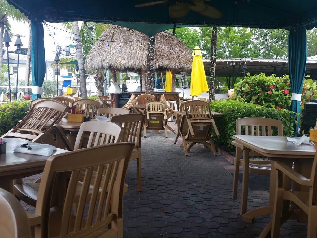 The Buzzards Roost | restaurant | 21 Garden Cove Dr, Key Largo, FL 33037, USA | 3054533746 OR +1 305-453-3746