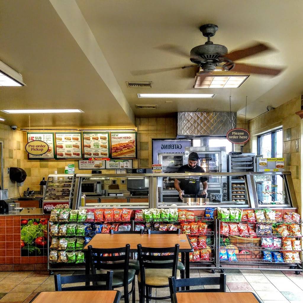 Subway Restaurants | restaurant | 914 Pacific Coast Hwy, Seal Beach, CA 90740, USA | 5624931923 OR +1 562-493-1923