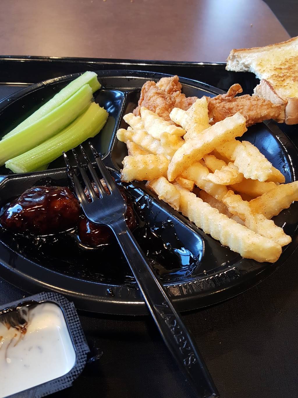 Zaxbys Chicken Fingers & Buffalo Wings | restaurant | 868 E, FL-44, Wildwood, FL 34785, USA | 3527480221 OR +1 352-748-0221