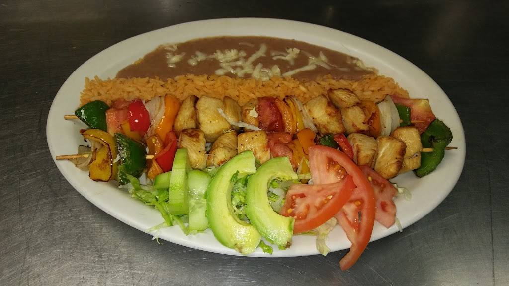 Los Caporales Mexican Food & Seafood Restaurant | restaurant | 2112 E California Ave, Bakersfield, CA 93307, USA | 6613278566 OR +1 661-327-8566