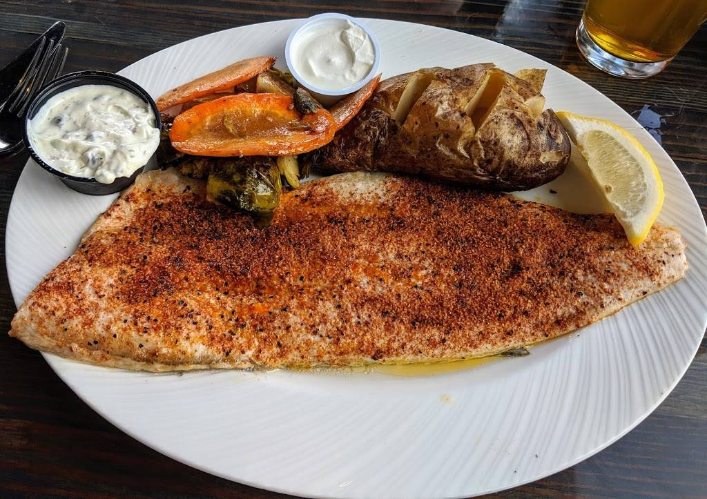 The Hook Lakeside Grill | restaurant | 201 S Huron Ave, Mackinaw City, MI 49701, USA | 2314366124 OR +1 231-436-6124