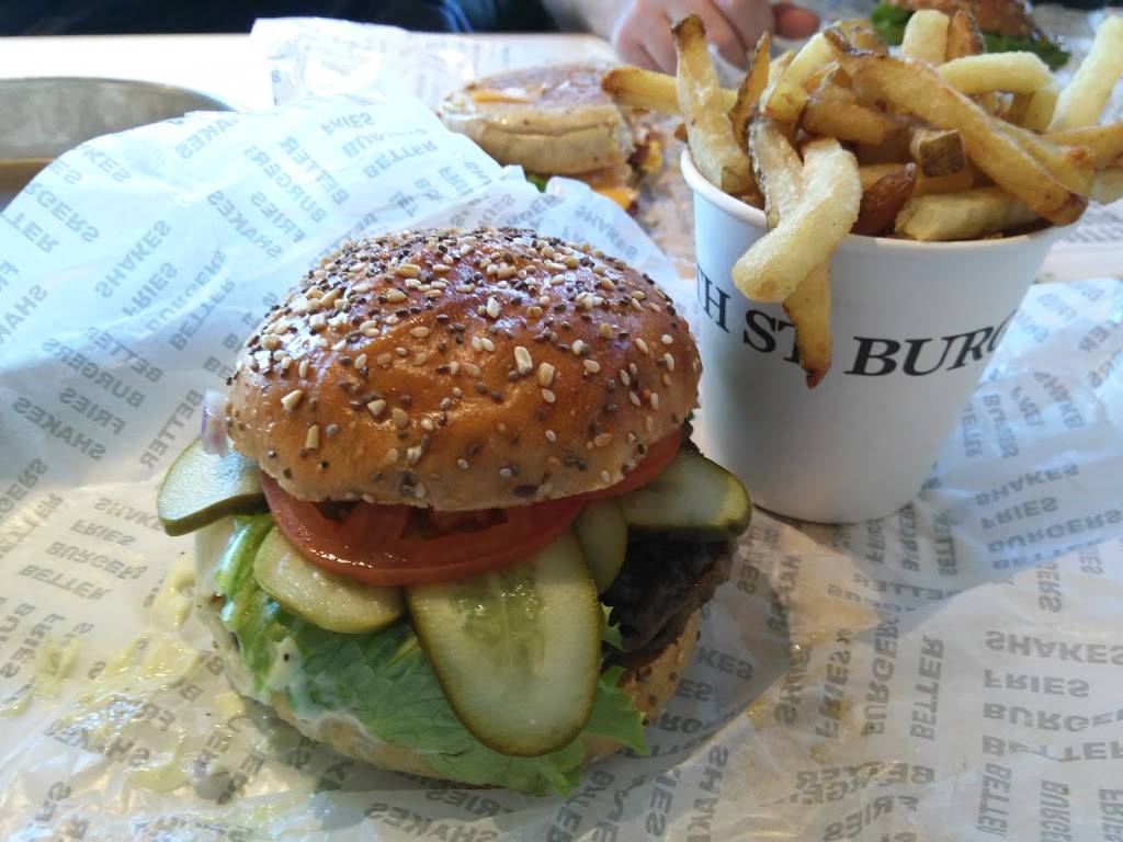 South St. Burger | restaurant | 45 Wicksteed Ave, East York, ON M4G 4H9, Canada | 4164218559 OR +1 416-421-8559