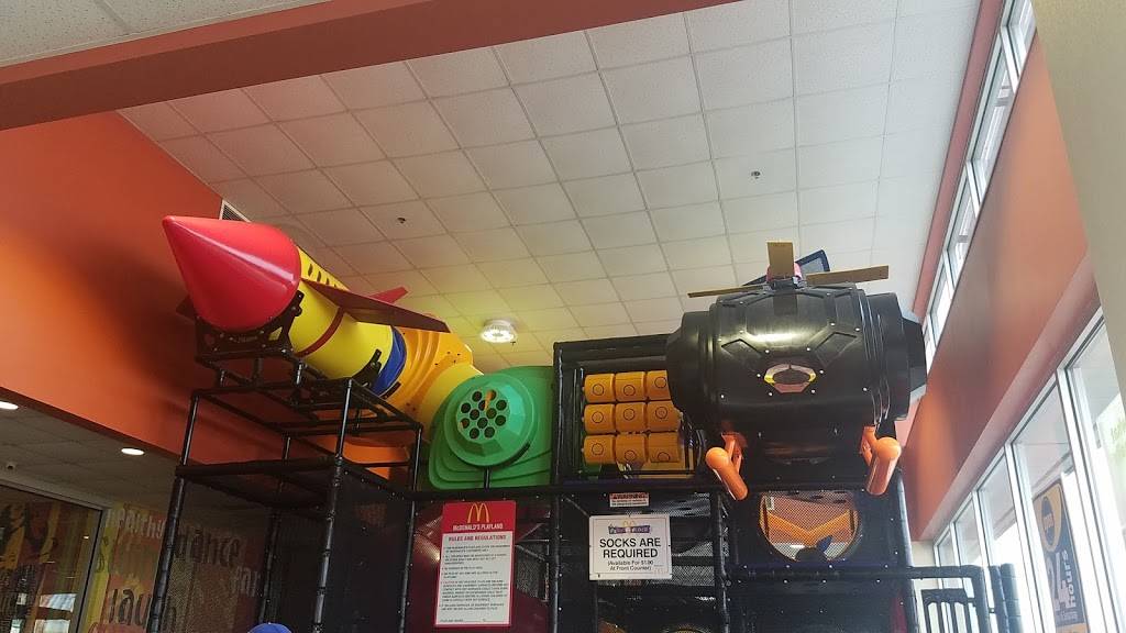 McDonalds | cafe | 920 N York Rd, Elmhurst, IL 60126, USA | 6308329633 OR +1 630-832-9633