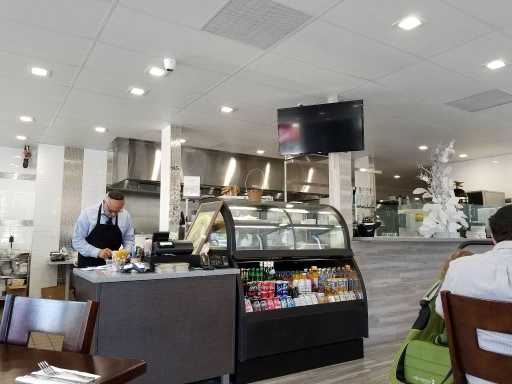 Natanya Glatt Kosher | restaurant | 13321 Burbank Blvd, Valley Glen, CA 91401, USA | 8189084339 OR +1 818-908-4339