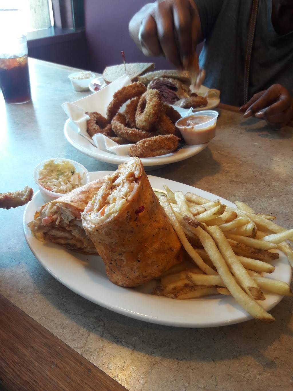 Country Club Diner | restaurant | 1717 Cottman Ave, Philadelphia, PA 19111, USA | 2157220500 OR +1 215-722-0500