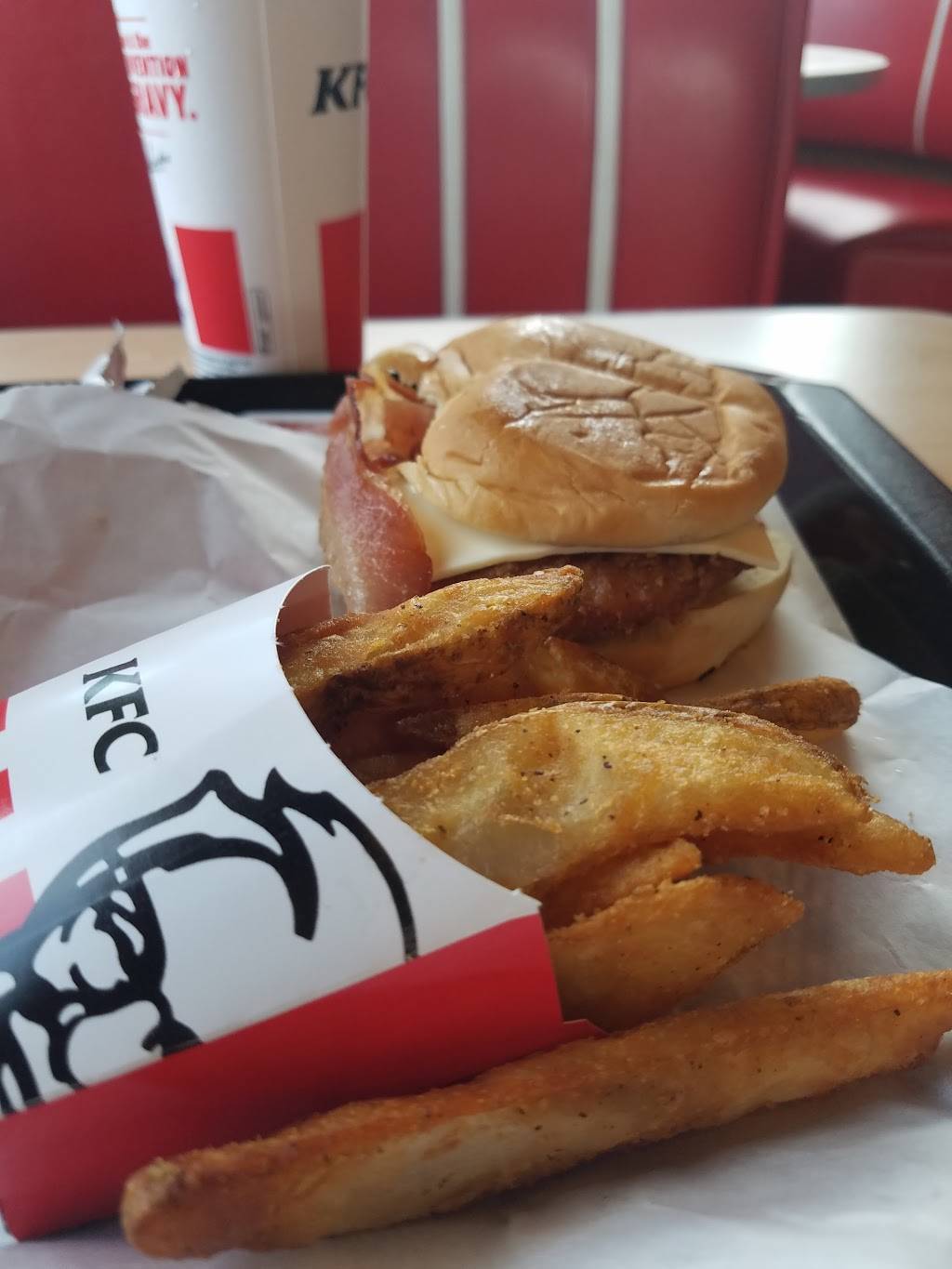 KFC | restaurant | 502 S Alafaya Trail, Orlando, FL 32828, USA | 4072073076 OR +1 407-207-3076