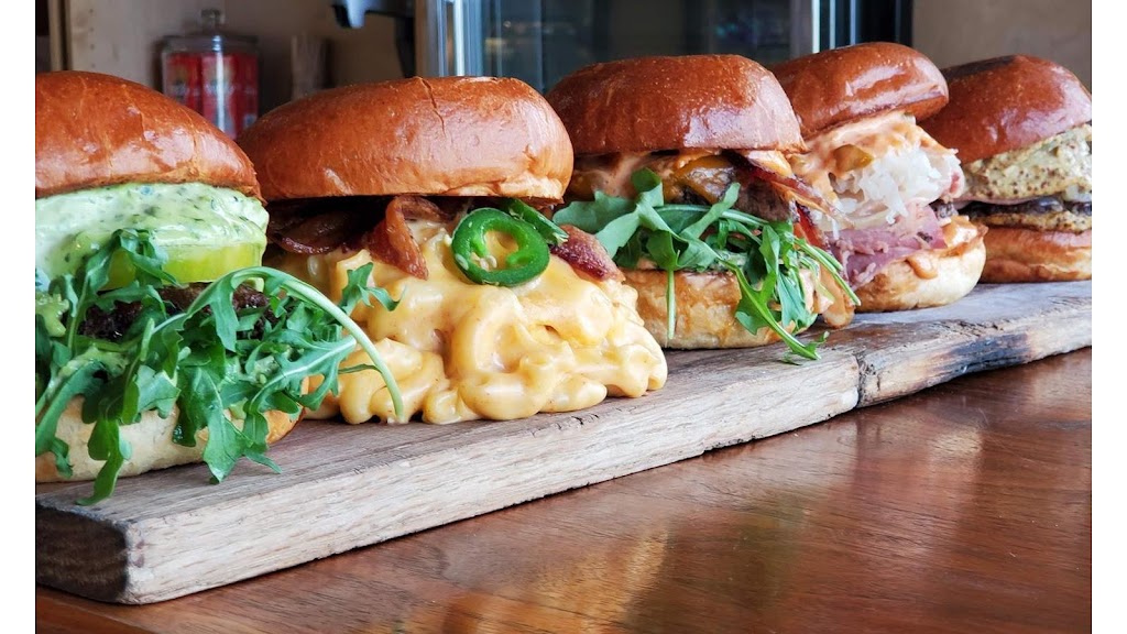 Cheebos Burger Stand | restaurant | 271 E Orange Grove Ave, Burbank, CA 91502, USA | 8186583713 OR +1 818-658-3713