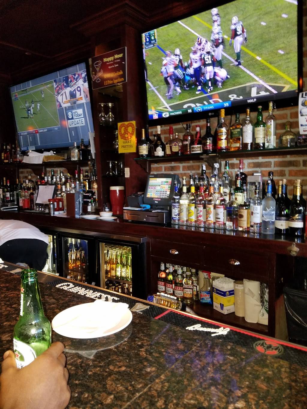 McQuades Neighborhood Grill | restaurant | 275 Merrick Rd, Lynbrook, NY 11563, USA | 5162562820 OR +1 516-256-2820