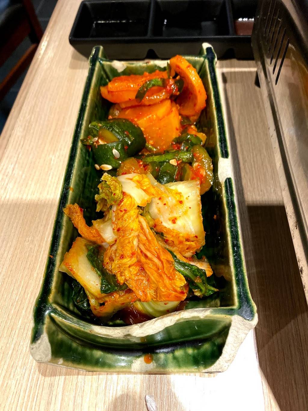 Sizzle | restaurant | 2250 Kalakaua Ave #1, Honolulu, HI 96815, USA | 8087772233 OR +1 808-777-2233