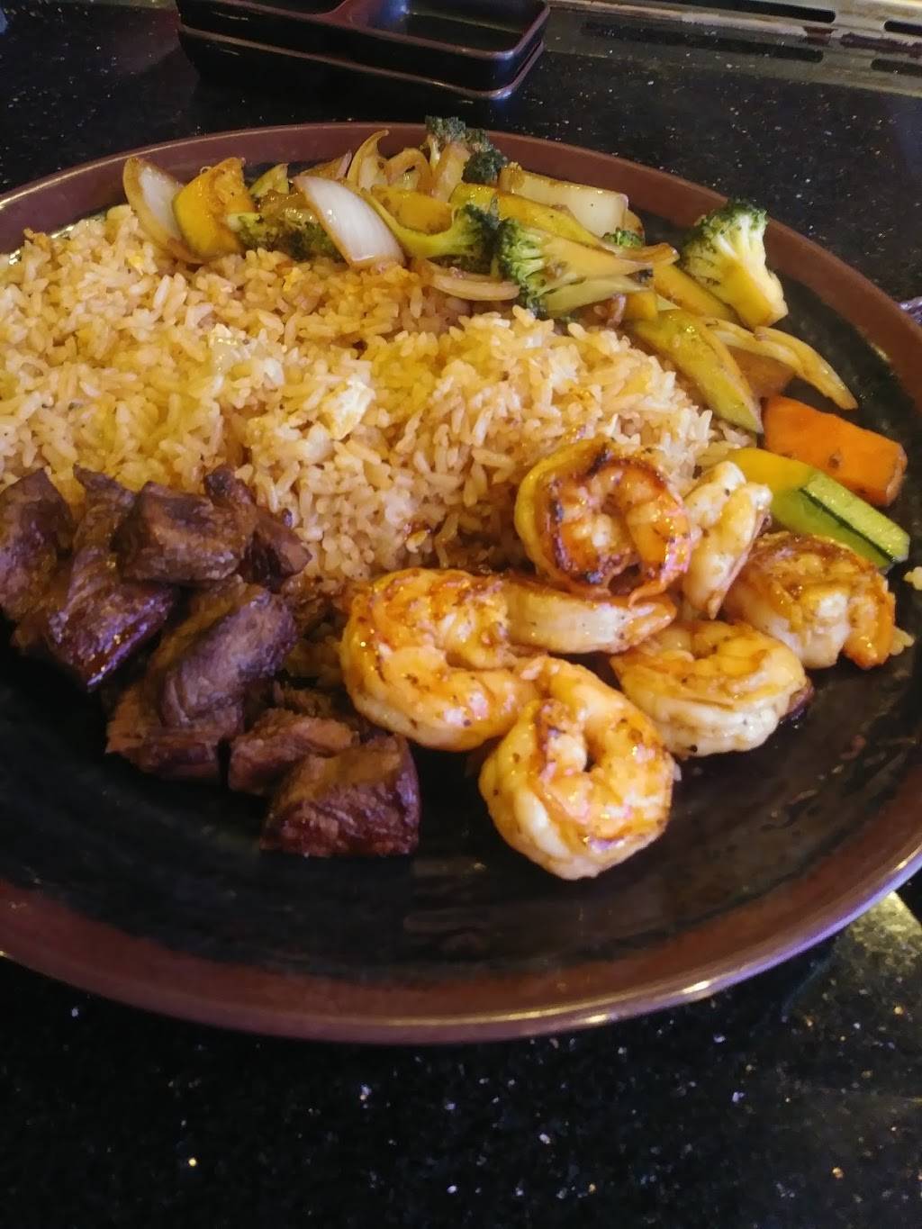 Fujis House | restaurant | 3373 Princeton Rd # 123, Hamilton, OH 45011, USA | 5138442600 OR +1 513-844-2600