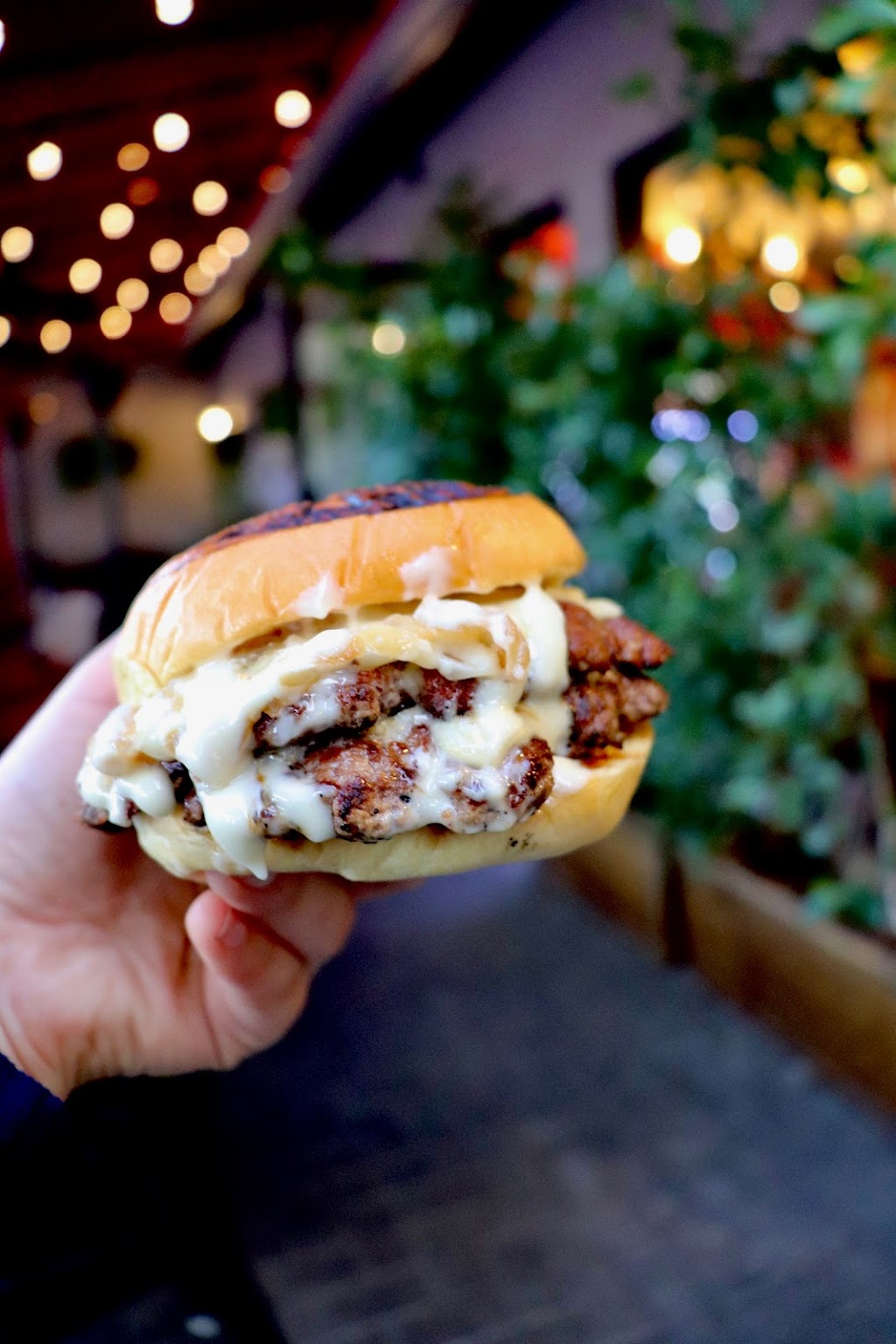 Burgers N Smiles | restaurant | inside Red Maple Cafe, 173 N Maple St, Burbank, CA 91505, USA | 8188604115 OR +1 818-860-4115