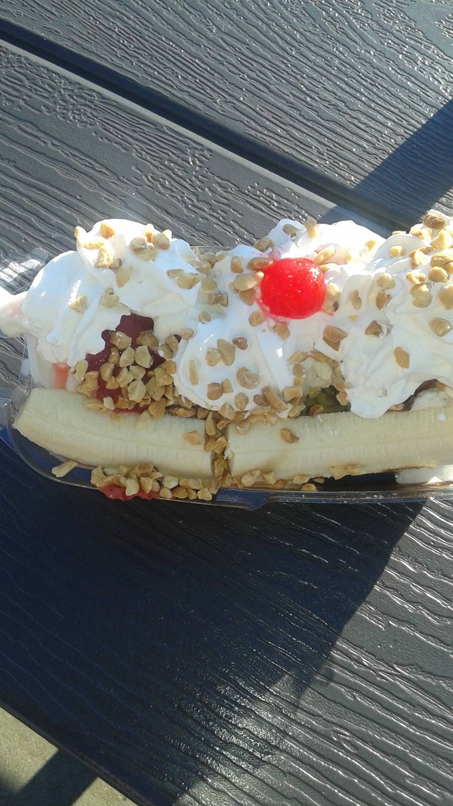 Ikes Ice Cream Shack | restaurant | 119 W Lake St, Crystal, MI 48818, USA | 9895844321 OR +1 989-584-4321