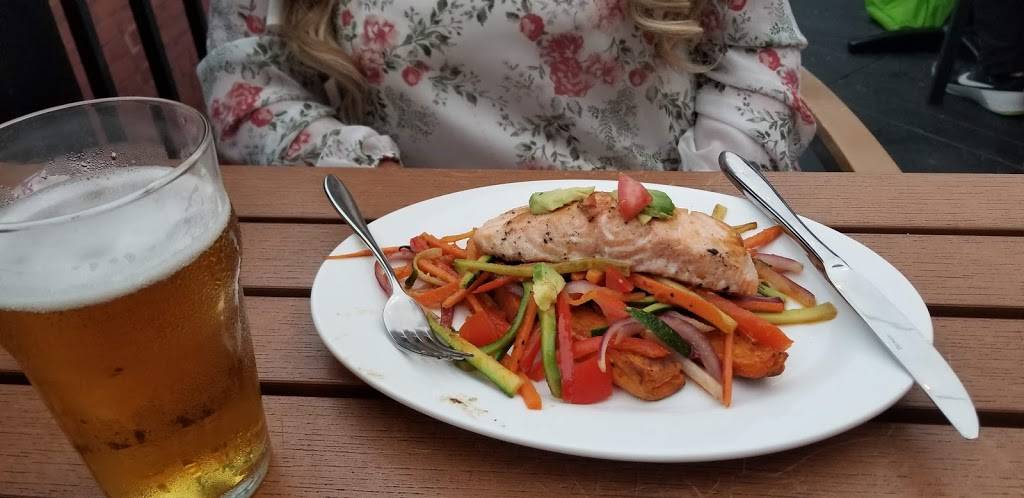 The Albion Hotel | restaurant | 49 Norfolk St, Guelph, ON N1H 4J1, Canada | 5198217125 OR +1 519-821-7125