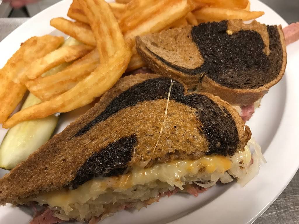 Mountain Bay Bar & Grill | restaurant | 104 S Wisconsin St, Pulaski, WI 54162, USA | 9208228705 OR +1 920-822-8705