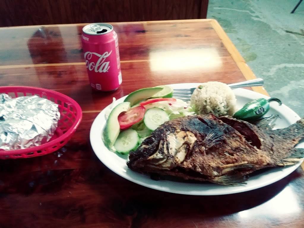 Panaderia & Pupuseria Candelaria de la Frontera | restaurant | 632 N Miami Ave, Marshall, MO 65340, USA | 6608154557 OR +1 660-815-4557