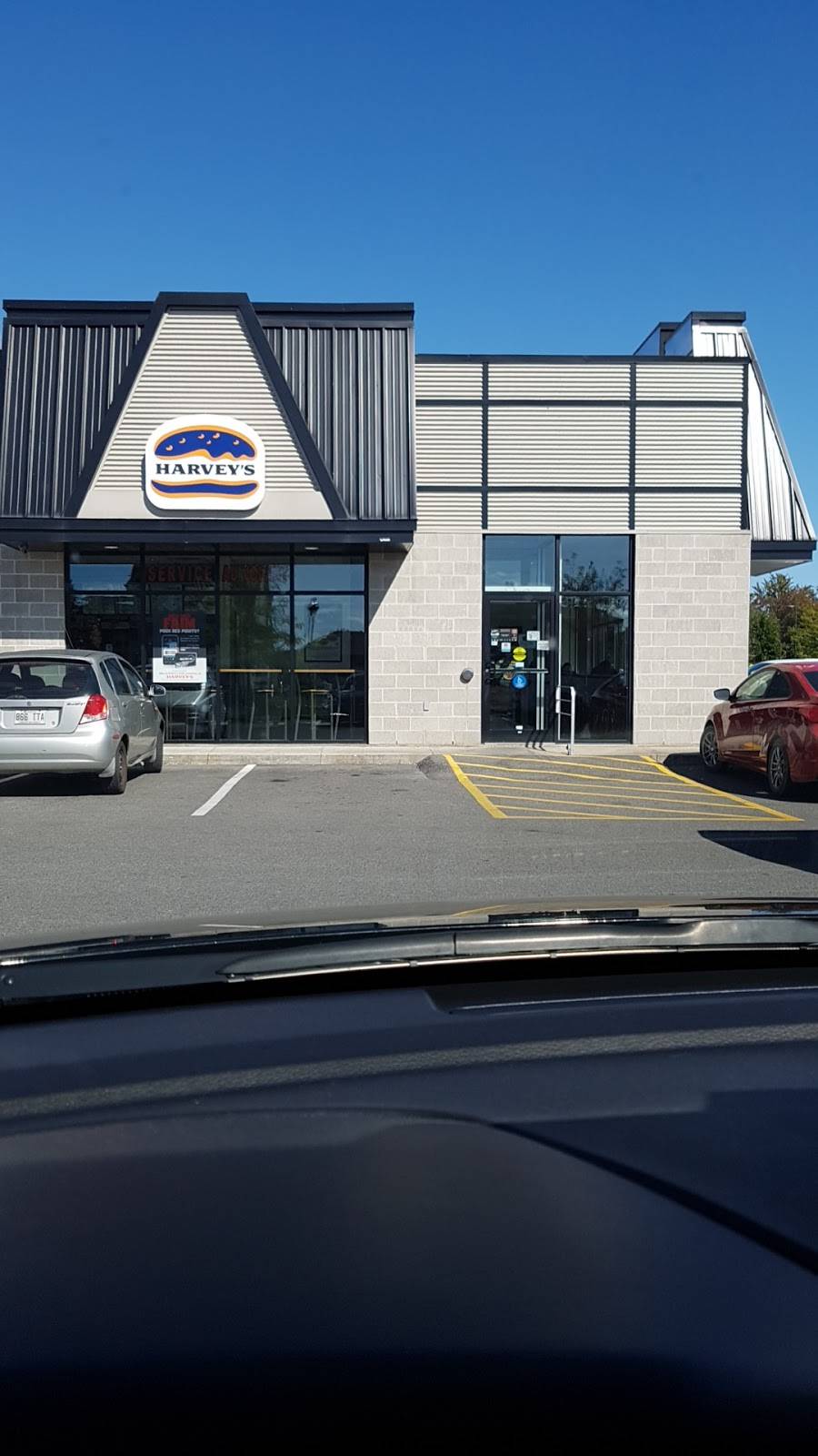 Harveys | restaurant | 2959 Boulevard des Promenades, Sainte-Marthe-sur-le-Lac, QC J0N 1P0, Canada | 4504727753 OR +1 450-472-7753