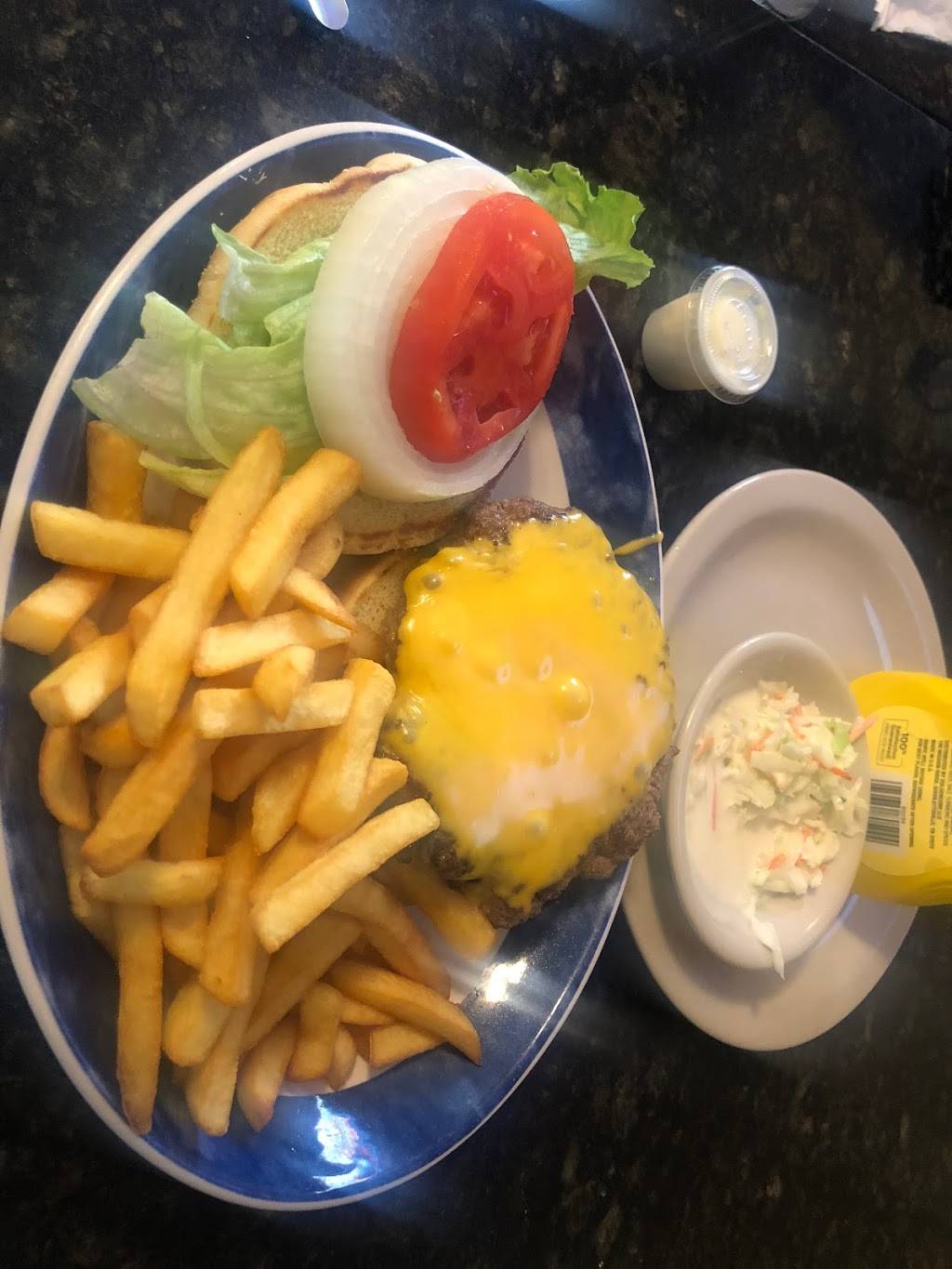 Mama Sallys Restaurant | restaurant | 137 US-19, Inglis, FL 34449, USA | 3524475102 OR +1 352-447-5102