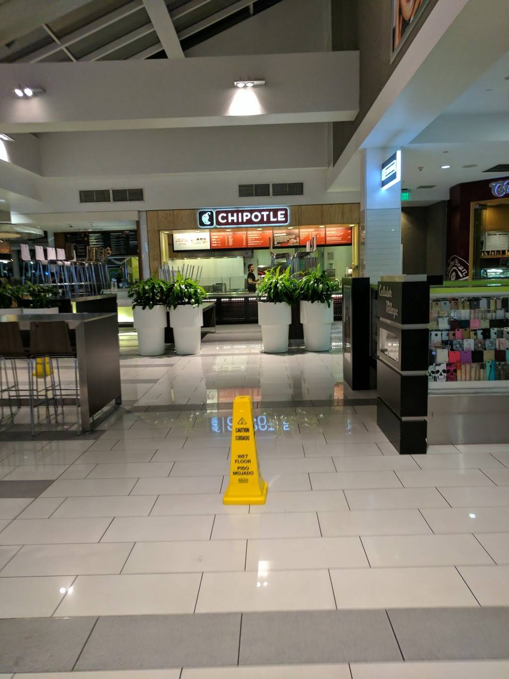 Chipotle Mexican Grill | restaurant | 14006 Riverside Dr Ste 249B, Sherman Oaks, CA 91423, USA | 8188042001 OR +1 818-804-2001