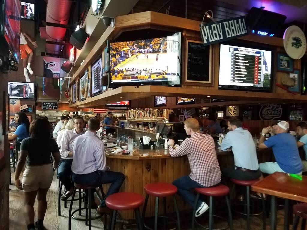 Carolina Ale House | restaurant | 201 S College St #010, Charlotte, NC 28244, USA | 7049403600 OR +1 704-940-3600