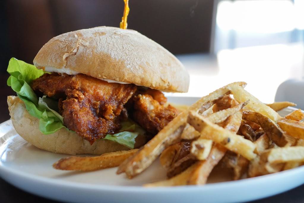 Moby Dick Brewing Co. | restaurant | 16 S Water St, New Bedford, MA 02740, USA | 7742026961 OR +1 774-202-6961