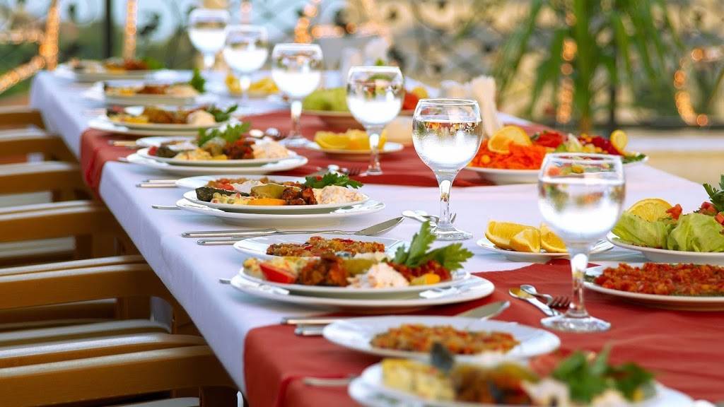 Singhs Cafe | restaurant | 312 Washington St, Wellesley Hills, MA 02481, USA | 7812351666 OR +1 781-235-1666