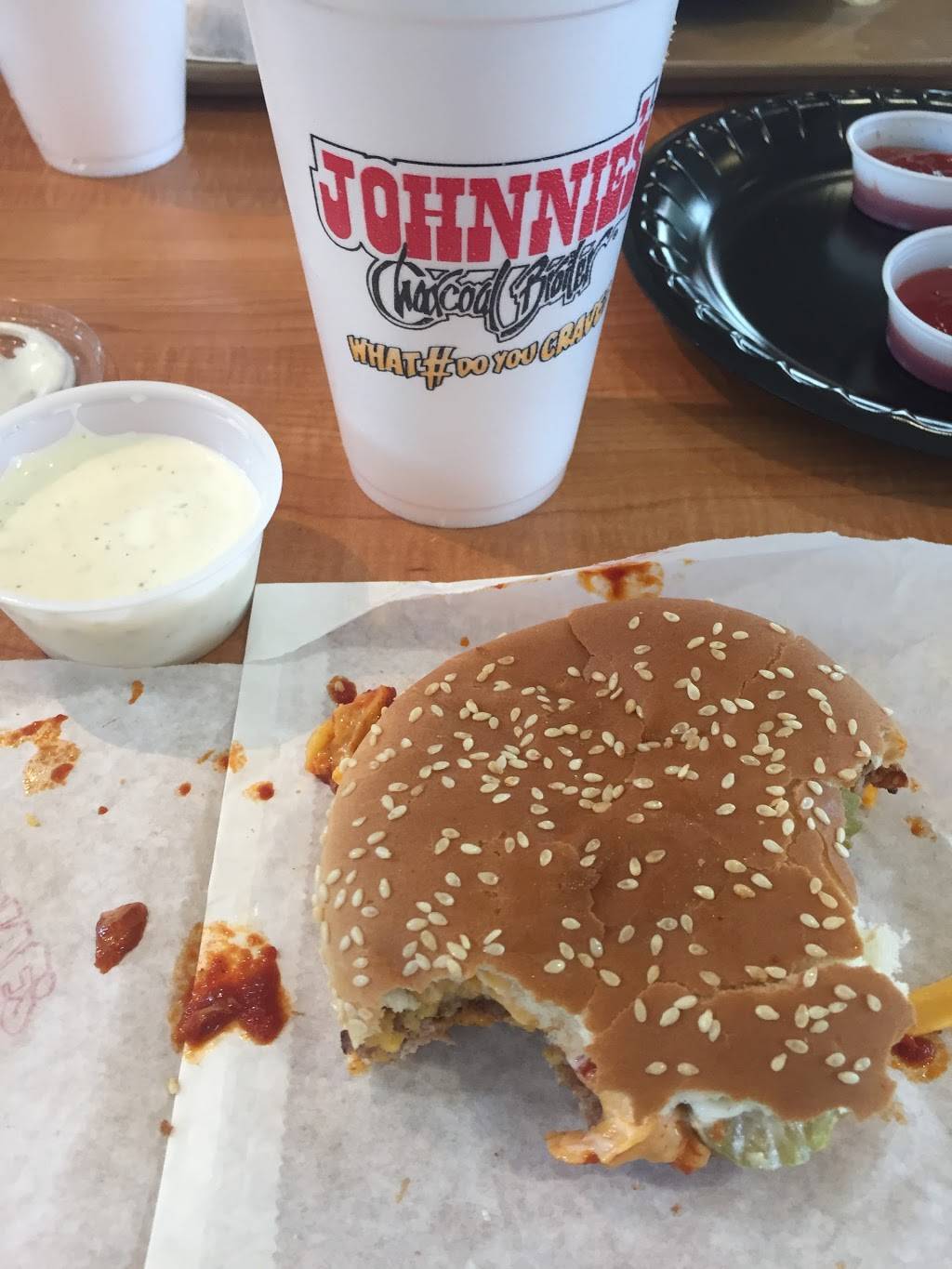 Johnnies Charcoal Broiler Express | restaurant | 13900 N May Ave, Oklahoma City, OK 73134, USA | 4057485440 OR +1 405-748-5440