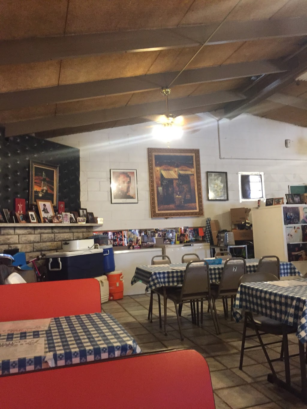 Christines Blues & Barbeque | restaurant | 157 TX-302, Kermit, TX 79745, USA | 4325862060 OR +1 432-586-2060