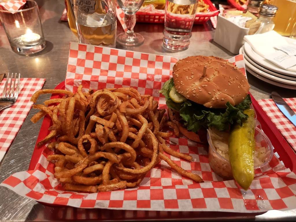 Les Ailes Piquantes Buffalo | restaurant | 331 Rue des Forges, Trois-Rivières, QC G9A 2G9, Canada | 8193712090 OR +1 819-371-2090