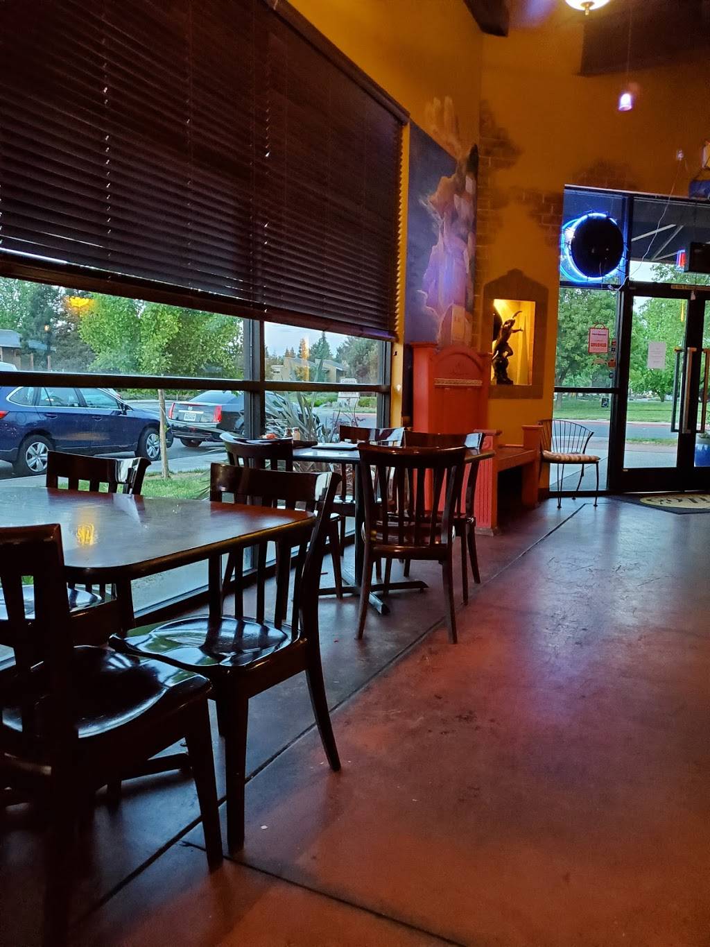 Vitos Ristorante & Pizzeria | restaurant | 3851 Crowell Rd, Turlock, CA 95382, USA | 2096671010 OR +1 209-667-1010