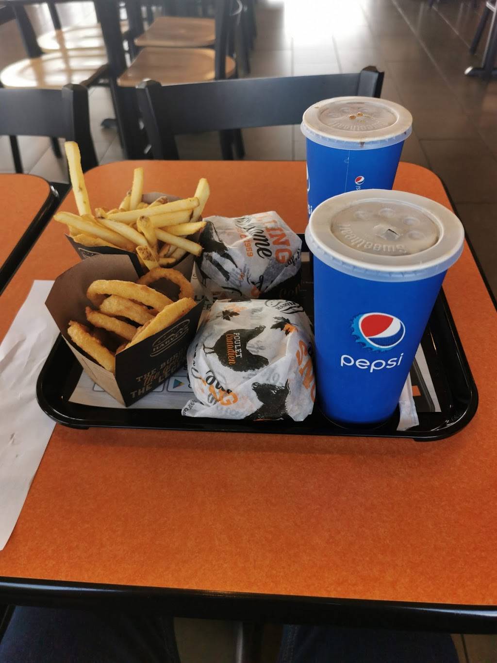 Harveys | restaurant | 280 Boulevard des Laurentides, Saint-Jérôme, QC J7Z 4L7, Canada | 4504361252 OR +1 450-436-1252