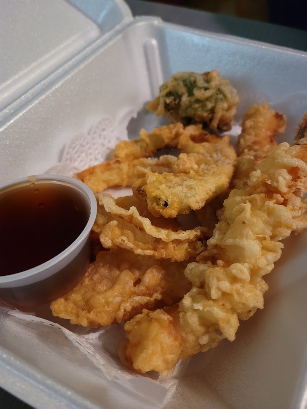 Matsutake Sushi and Sake Bar | restaurant | 1492 North Point Village Center, Reston, VA 20194, USA | 7038804880 OR +1 703-880-4880